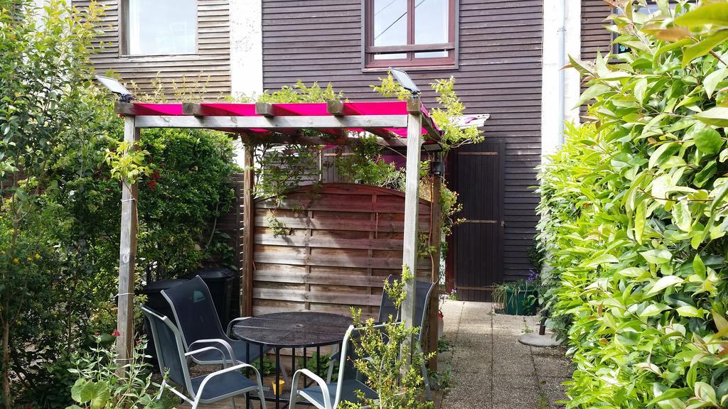 Duplex14H 1Er Etage Jardinet 1 Parking Ou Studio14B Rdc Terrasse Sans Parking La Rochelle  Exterior foto