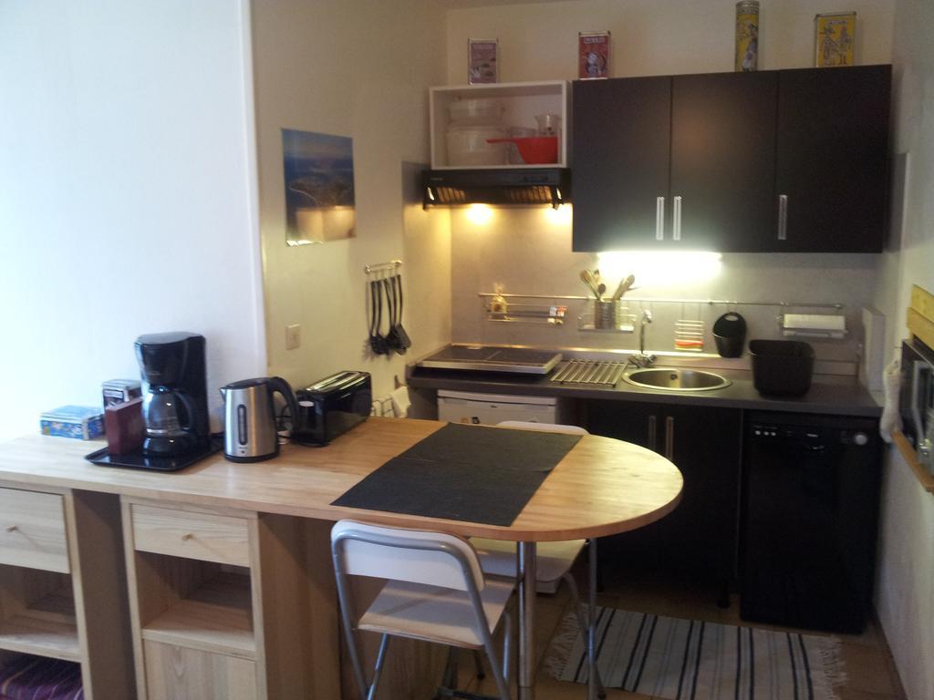 Duplex14H 1Er Etage Jardinet 1 Parking Ou Studio14B Rdc Terrasse Sans Parking La Rochelle  Exterior foto