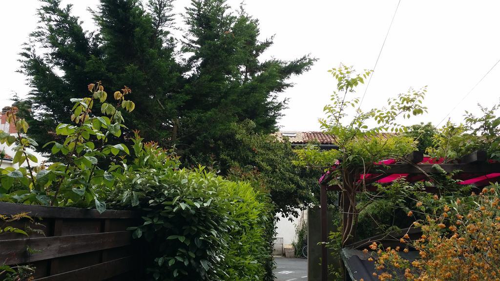 Duplex14H 1Er Etage Jardinet 1 Parking Ou Studio14B Rdc Terrasse Sans Parking La Rochelle  Exterior foto